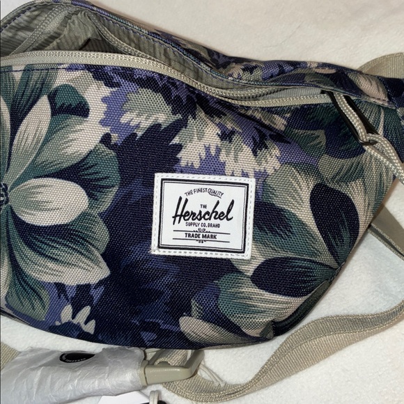 Herschel Supply Co. Other - NWT Herschel Supply Classic Hip Pack Floral